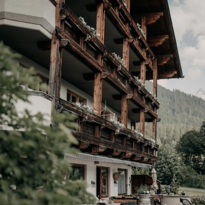Am 20. Juni wird’s richtig stimmungsvoll: Ab 20 Uhr begleitet euch Livemusik in den Abend, bevor später das Bergfeuer di...