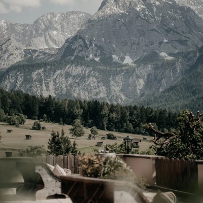 Endlich wieder Terrassenzeit.?? Unser liebster Sommerplatz ist zurück: Sonne, eine kleine Erfrischung und dieses entsp...